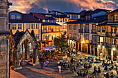 Largo da Oliveira Square, UNESCO World Heritage Site, Guimaraes, Minho, Portugal, Europe