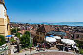 Blick über Neuenburg und den Neuenburgersee, Schweiz, Europa