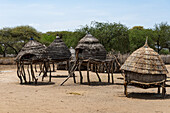 Traditionelle Dorfhütten des Stammes Toposa, Eastern Equatoria, Südsudan, Afrika