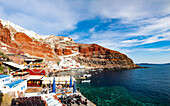 Amoudi Bay unterhalb der Stadt Oia auf der griechischen Insel Santorini (Thira), Kykladen, griechische Inseln, Griechenland, Europa