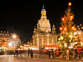 Weihnachtsmarkt an der Frauenkirche, Frauenkirche, Dresden, Sachsen, Deutschland