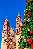 Christbaumschmuck, Parroquia Catedral Dolores Hidalgo, Mexiko. Pater Miguel Hidalgo machte seinen Grito de Dolores zu Beginn des Unabhängigkeitskrieges von 1810 in Mexiko. Kathedrale aus dem 17. Jahrhundert.