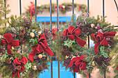 USA, New Mexico, Santa Fe: Canyon Road Gallery District Gallery Christmas Decorations