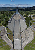 Blick von oben auf das nordische Sportzentrum am Holmenkollen in Oslo, Norwegen.