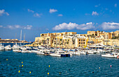 Blick von Vittoriosa auf die malerische kleine Stadt Kalkara, Malta, Mittelmeer, Europa                            