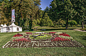 Blumenuhr im Kurpark, Baden bei Wien, Bundesland Niederösterreich, Österreich