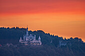 Château Guetsch mit roter Himmelsfärbung, Vierwaldstättersee, Kanton Luzern, Schweiz, Europa