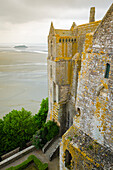 Klostermauern und Bucht, Kloster Mont Saint-Michel, Normandie, Frankreich