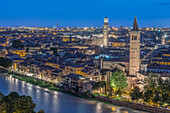 Italien, Verona. Blick vom Castello San Pietro in die Dämmerung