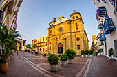 Historic Santuario und Iglesia de San Pedro Claver in der alten Stadtmauer von Cartagena, Kolumbien.