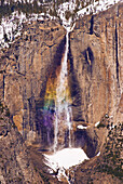 Yosemite Falls von Taft Point im Winter, Yosemite National Park, Kalifornien, USA