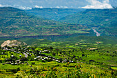 Dorf und Ackerland, Great Blue Nile Gorge, zwischen Addis Abeba und Bahir Dar, Äthiopien
