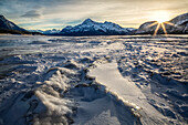 Kanada, Alberta, Abraham Lake, Sunburst im Winter