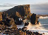 Nordatlantikküste im Winter in der Nähe von Reykjanesviti und Valahnukur. Island