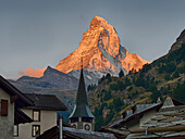Schweiz, Zermatt, Matterhorn, Sonnenaufgang von Zermatt