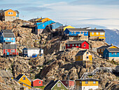Stadt Uummannaq im Nordwesten Grönlands auf einer Insel im Uummannaq-Fjordsystem.