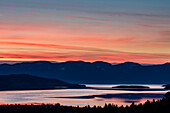 Sunrise Farbe über Flathead Lake in Elmo, Montana, USA