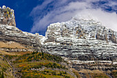 Die Gartenmauer mit dem ersten Schnee der Jahreszeit im Glacier National Park, Montana, USA