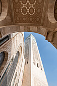 Afrika, Marokko, Casablanca. Nahaufnahme der Moschee außen.
