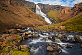 Island, zufälliger Wasserfall im Norden, auf dem Weg zum Myvatn.