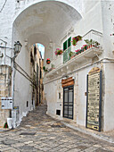 Italy, Puglia, Brindisi, Itria Valley, Ostuni. The narrow alleyways of the old town of Ostuni.