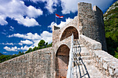 Die Große Mauer oberhalb des Stadtzentrums, Ston, Dalmatinische Küste, Kroatien