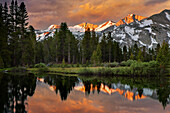 Alpiner Tümpel, Tuolumne Meadows, Sonnenaufgang, Yosemite National Park, Kalifornien