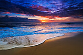 Sonnenuntergang über den Channel Islands vom San Buenaventura State Beach, Ventura, Kalifornien USA
