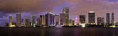Morgendliche Dämmerung über der Skyline von Miami, Miami, Florida, USA