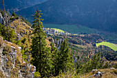 Blick von den Schartenköpfen auf das malerisch gelegene Ettal, Oberammergau, Bayern,Deutschland
