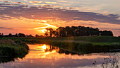 Sonnenaufgang im Naturpark Westhavelland, Fluss Dosse, Rübehorst, Brandenburg, Deutschland