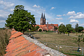 Kloster Jerichow mit Stiftskirche St. Marien, ältester Backsteinbau Deutschlands, Jerichow, Sachsen-Anhalt, Deutschland