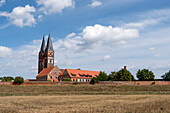 Kloster Jerichow mit Stiftskirche St. Marien, ältester Backsteinbau Deutschlands, Jerichow, Sachsen-Anhalt, Deutschland