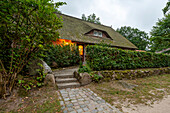 Fachwerkhaus mit Reetdach, Wilsede, Lüneburger Heide, Niedersachsen, Deutschland