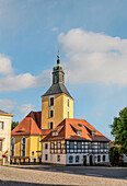 Stadtkirche am Marktplatz von Hohnstein, Sächsische Schweiz, Sachsen, Deutschland