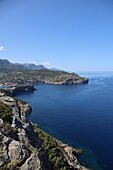 Blick auf die Hafeneinfahrt von Port de Soller, Serra de Tramuntana, Nordküste, Mallorca, Balearen, Spanien