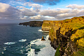 Die Cliffs of Moher im County Clare, Irland