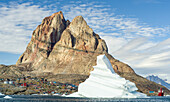 Die Stadt Uummannaq, nordwestlich von Grönland, liegt auf einer Insel im Uummannaq-Fjordsystem.