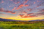 USA, Montana, Missoula. Sonnenuntergang auf dem Golfplatz des Ranch Club