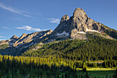 Liberty Bell Mountain und Early Winters Spires, gesehen vom Washington Pass. North Cascades, Bundesstaat Washington