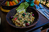 gesunder Mittagssnack in Marrakesh, Marokko, Quinoa Salat