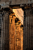 Parthenonsäulen auf der Akropolis in Athen, Griechenland