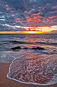 Sunset on Wailea Beach, Maui, Hawaii, USA.