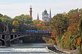 Isar with old buildings on Widenmayerstraße in Lehel, weir power plant and fish ladder, behind them the towers of the Müllersches Volksbad and the Mariahilfkirche, Munich, Upper Bavaria, Bavaria, Germany