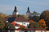 Blick von der Terrasse von Schloss Nymphenburg auf die Türme der Kirche Christkönig, Nymphenburg, München, Oberbayern, Bayern, Deutschland