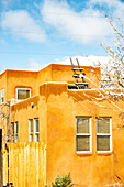 Haus im Adobe-Stil in Albuquerque, New Mexico, USA