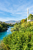 Minarette am Fluss Neretva in Mostar, Bosnien und Herzegowina