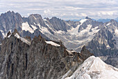 Blick von der Aiguille du Midi auf den Talèfre Gletscher im Hintergrund, Vallée de Chamonix-Mont-Blanc, Le Mont-Blanc, Bonneville, Haute-Savoie, Auvergne-Rhône-Alpes, Frankreich