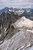 View from the Aiguille du Midi on a rope team in the high mountains, Vallée de Chamonix-Mont-Blanc, Le Mont-Blanc, Bonneville, Haute-Savoie, Auvergne-Rhône-Alpes, France