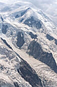 Blick von der Aiguille du Midi auf den Bessons Gletscher und Mont Blanc, Vallée de Chamonix-Mont-Blanc, Le Mont-Blanc, Bonneville, Haute-Savoie, Auvergne-Rhône-Alpes, Frankreich